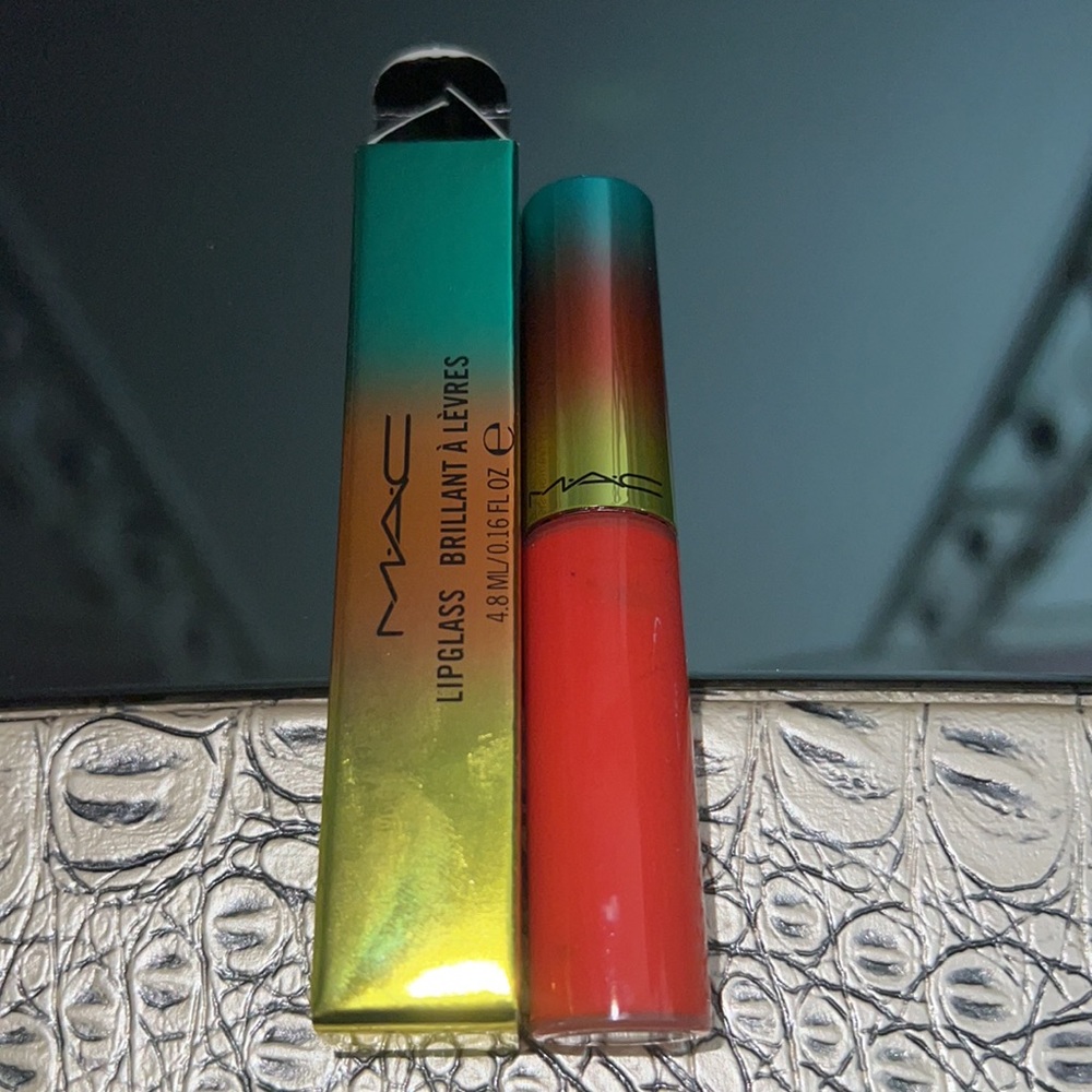 NIB! Mac Cosmetics Wash & Dry Collection Lipglass In Color Laundry List.